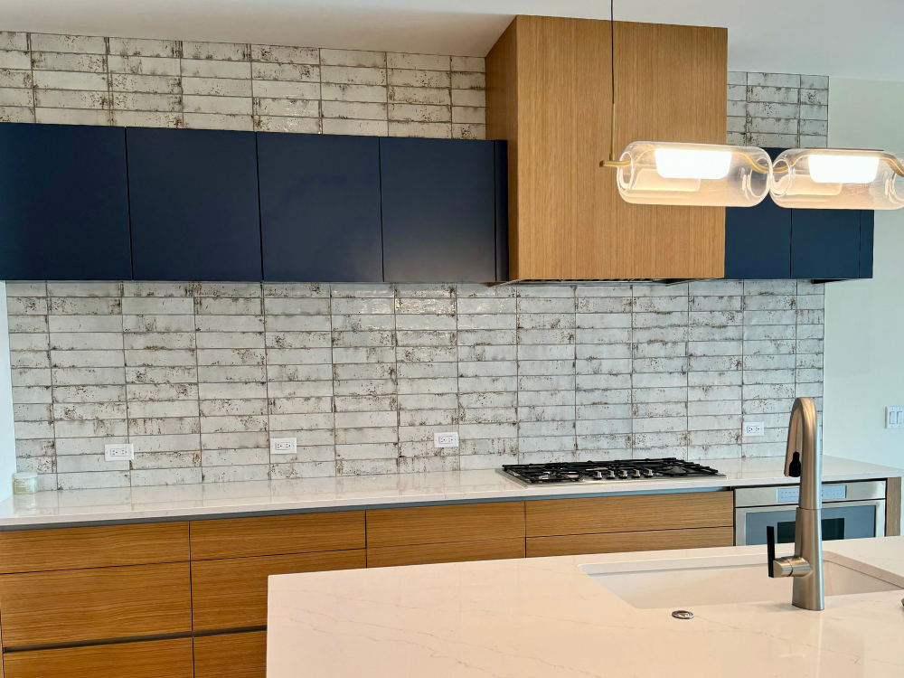 Gray tile backsplash in a modern kitchen